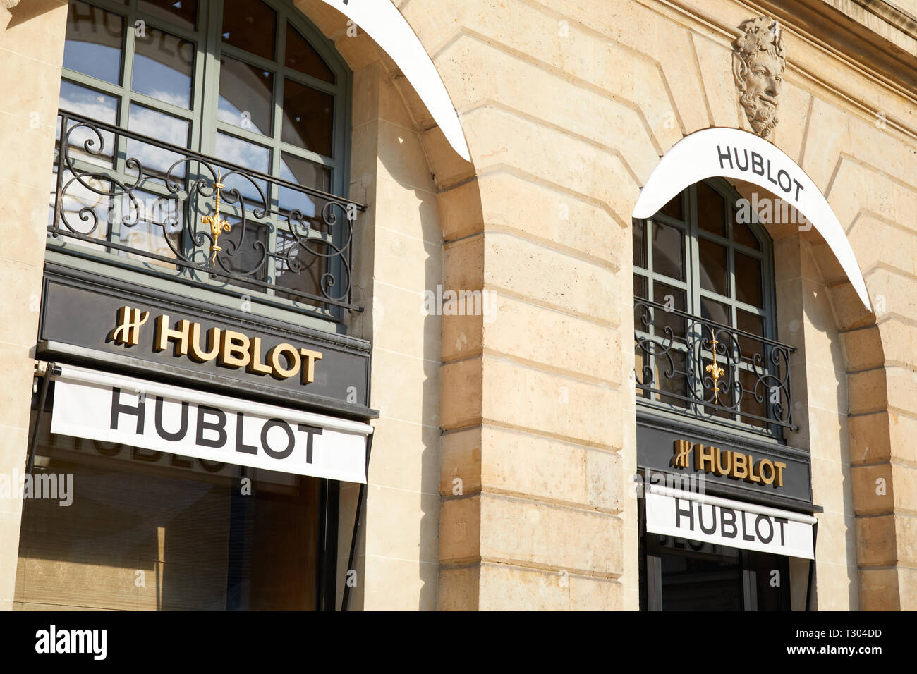 PARIS, FRANCE - 21 juillet 2017 : magasin de luxe Hublot de la Place Vendôme à Paris, France. Banque D'Images