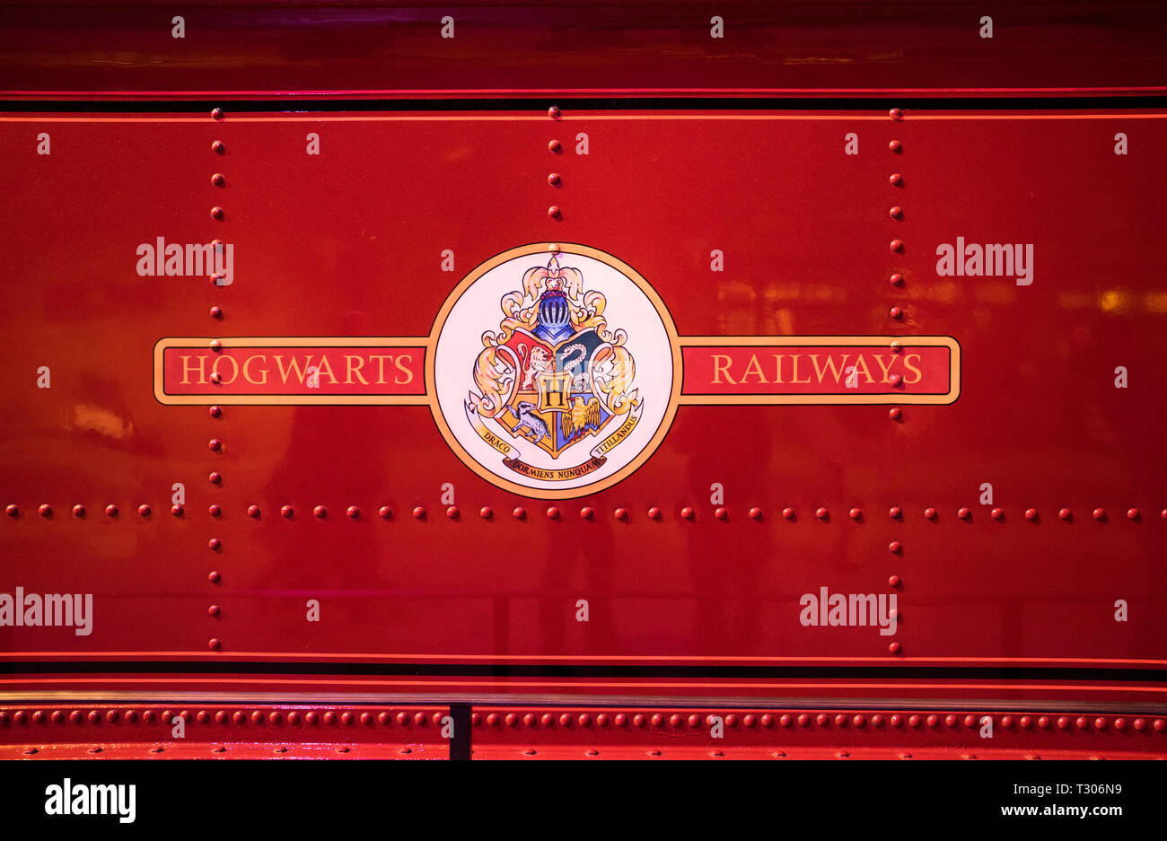 Warner Bros Studio Tour 'La réalisation d'Harry Potter', le Poudlard Express plaque, Leavesden, Londres, Royaume-Uni Banque D'Images