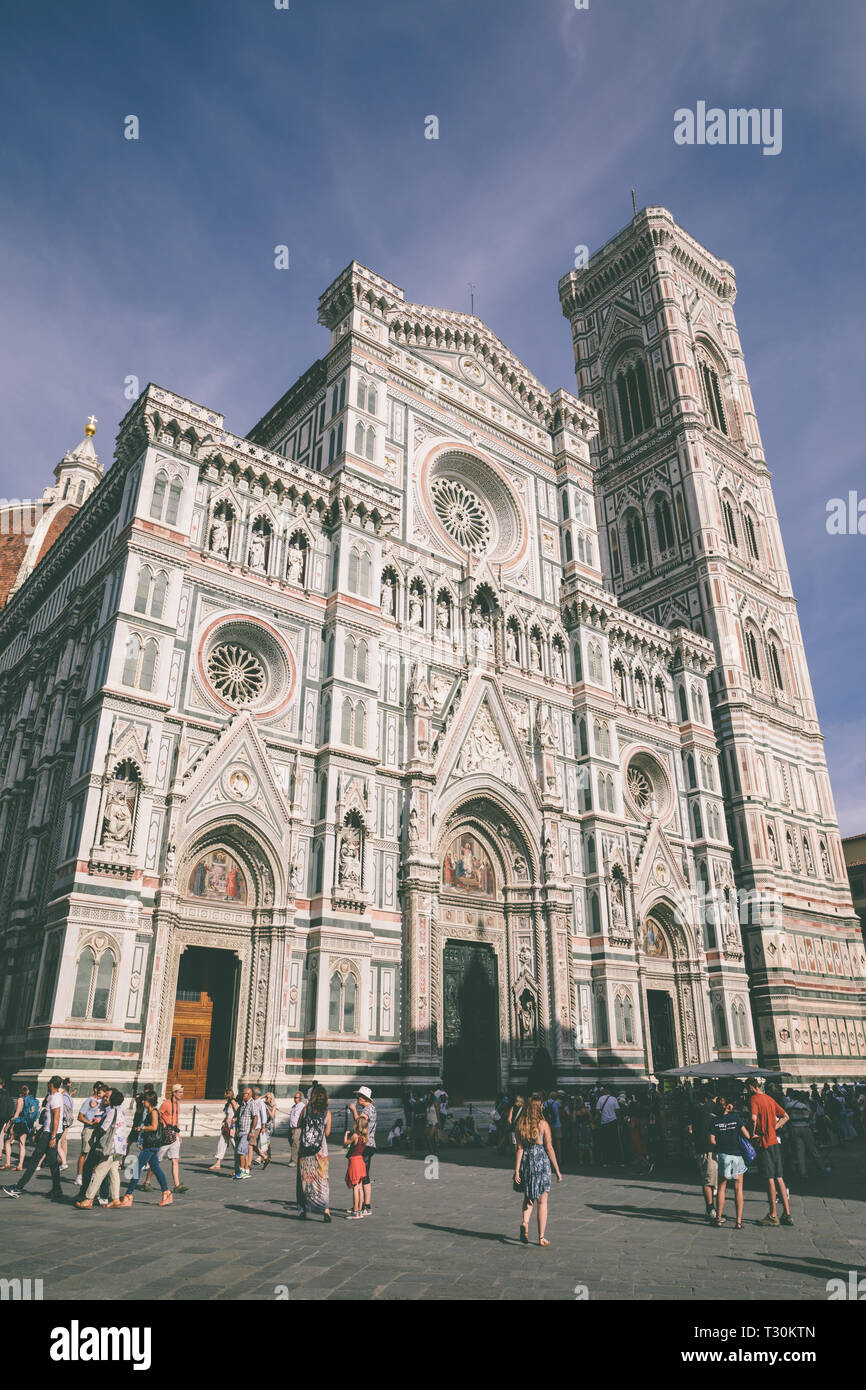 Florence, Italie - 24 juin 2018 : vue panoramique de Cattedrale di Santa Maria del Fiore (Cathédrale de Sainte Marie de la fleur) et le campanile de Giotto. Banque D'Images