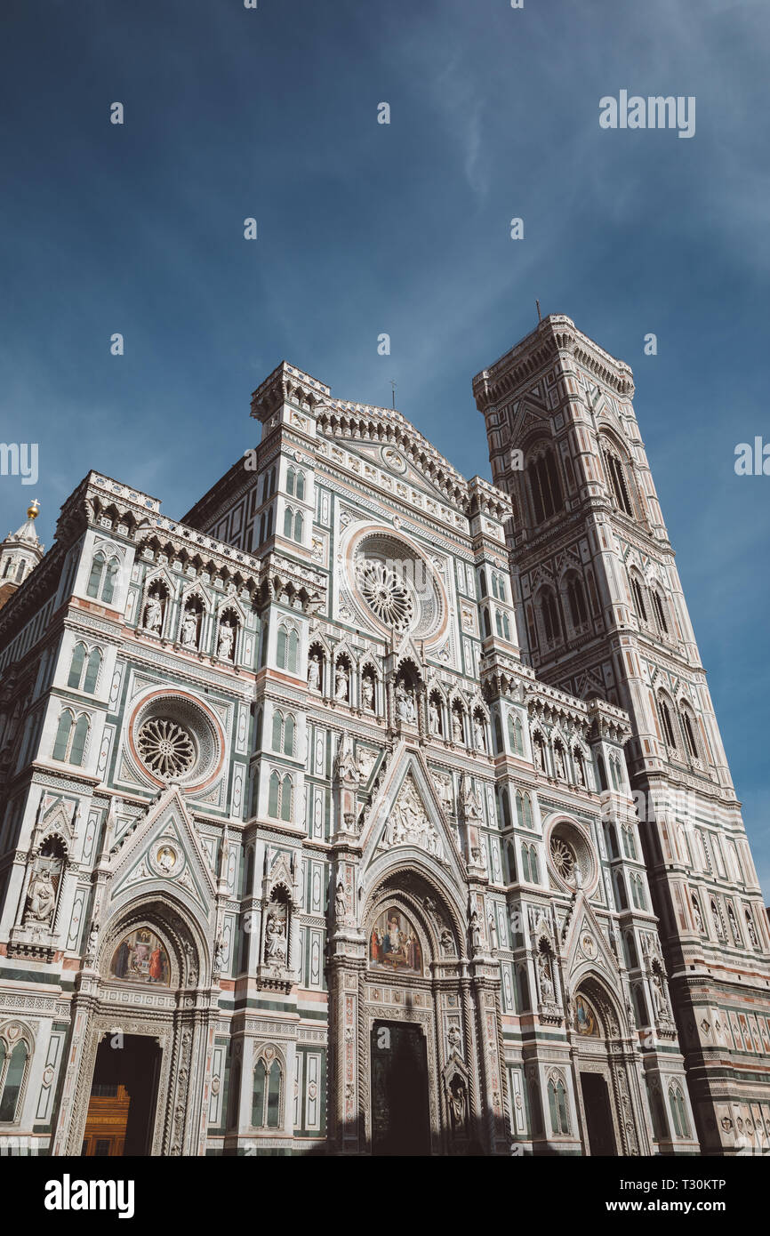 Florence, Italie - 24 juin 2018 : vue panoramique de Cattedrale di Santa Maria del Fiore (Cathédrale de Sainte Marie de la fleur) et le campanile de Giotto. Banque D'Images
