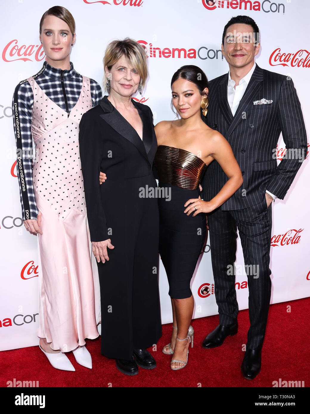 Las Vegas, Nevada, USA . Le 04 Avr, 2019. Mackenzie acteurs Davis, Linda Hamilton, Natalia Reyes et Gabriel Luna arriver au CinemaCon Big Screen Achievement Awards 2019 tenue à Omnia Discothèque au Caesars Palace, le CinemaCon pendant site officiel de la convention de l'Association nationale des propriétaires de théâtre le 4 avril 2019 à Las Vegas, Nevada, United States. (Photo par Xavier Collin/Image Crédit : Agence de Presse) L'agence de presse Image/Alamy Live News Banque D'Images