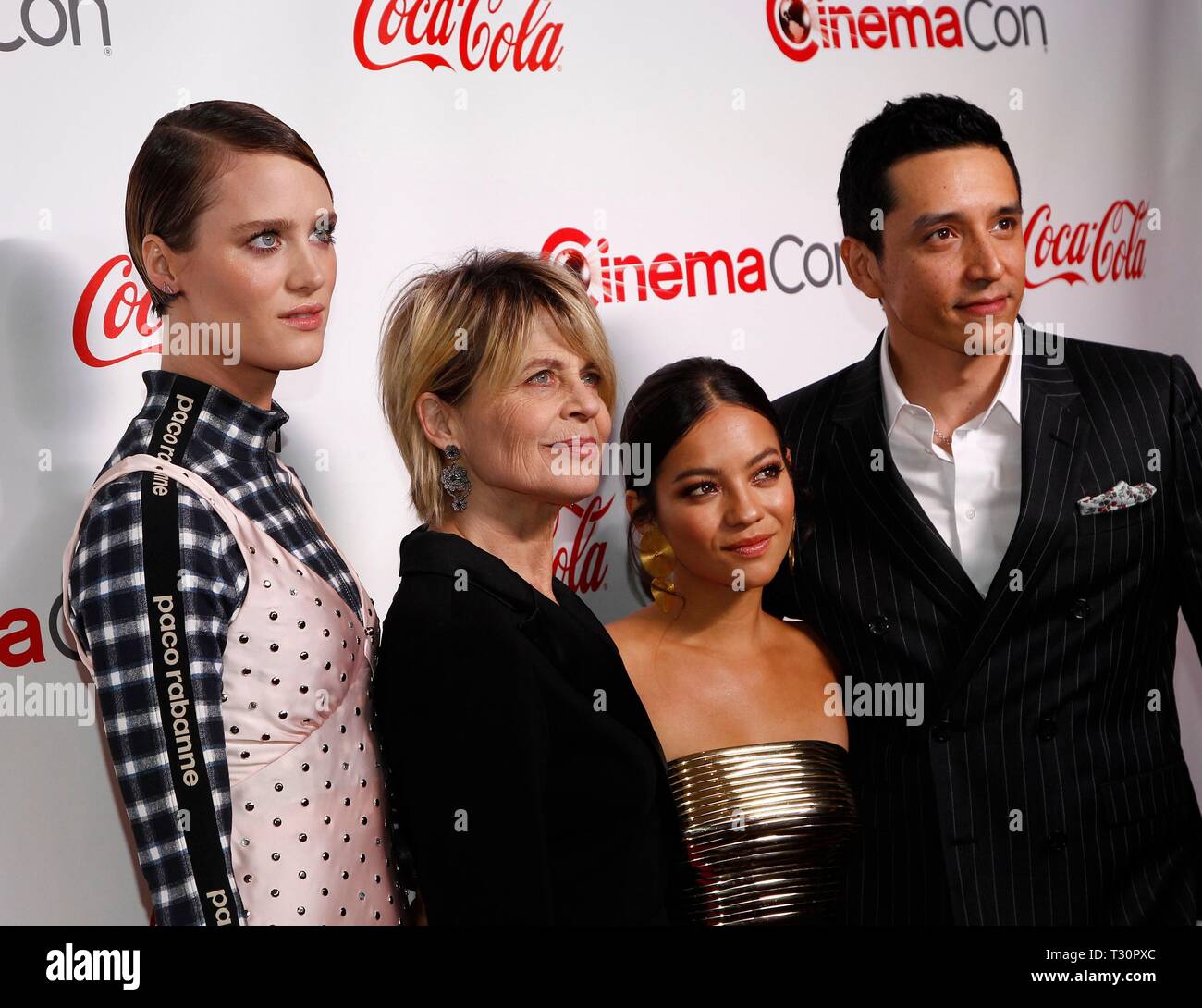 Las Vegas, NV, USA. 4ème apr 2019. Mackenzie Davis, Linda Hamilton, Natalia Reyes, Gabriel Luna aux arrivées de CinemaCon Big Screen Achievement Awards 2019, le Colosseum du Caesars Palace, Las Vegas, NV, le 4 avril 2019. Credit : JA/Everett Collection/Alamy Live News Banque D'Images