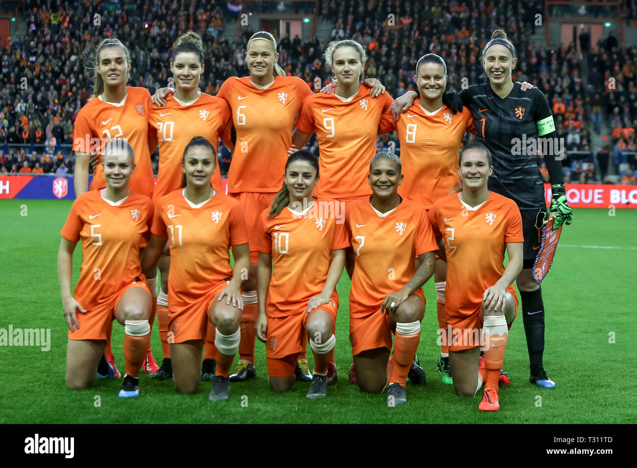 Jill Roord des Pays-Bas et Kika van es des Pays-Bas célèbrent après le coup  de sifflet final Photo Stock - Alamy