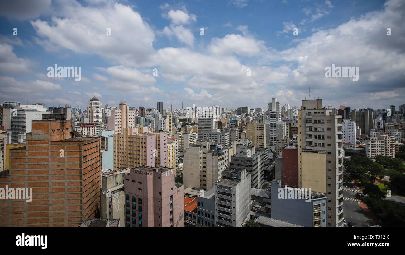 Vue de la région centrale de la ville de São Paulo. (PHOTO : WILLIAM VOLCOV/BRÉSIL PHOTO PRESSE) Banque D'Images