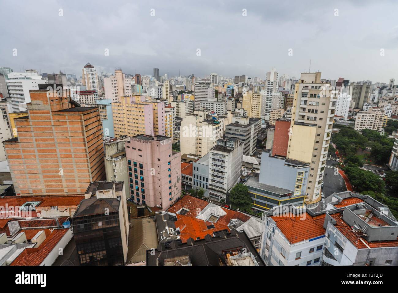 Vue de la région centrale de la ville de São Paulo. (PHOTO : WILLIAM VOLCOV/BRÉSIL PHOTO PRESSE) Banque D'Images