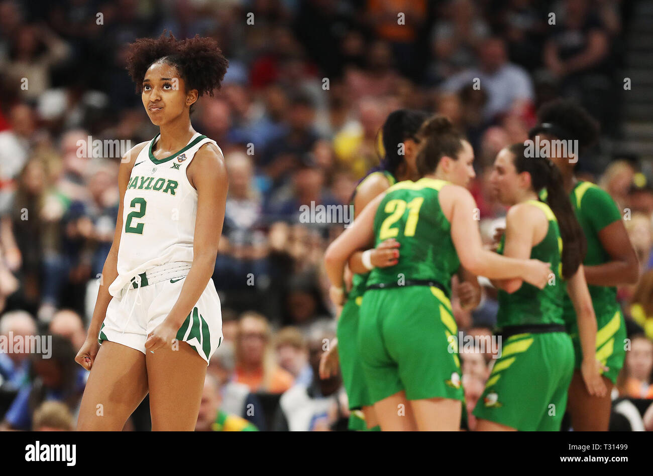 City, Floride, USA. 5ème apr 2019. MONICA HERNDON | fois Baylor Bears .Dame garde DiDi Richards (2) prend un coup d'œil à l'horloge au cours de la deuxième moitié de la NCAA la finale des femmes quatre demi-finales match au Amalie Arena le vendredi 5 avril, 2019. Credit : Monica Herndon/Tampa Bay Times/ZUMA/Alamy Fil Live News Banque D'Images