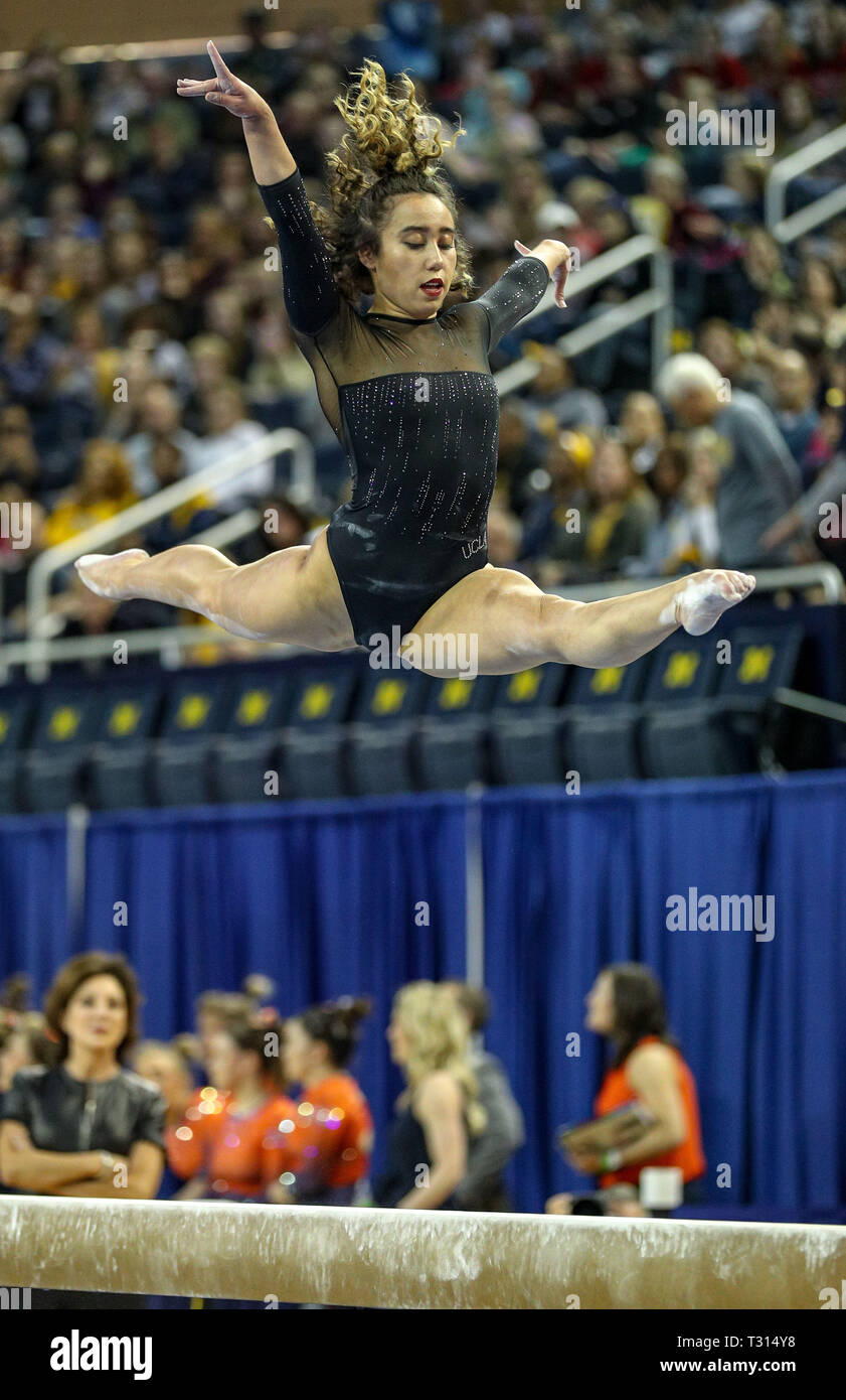 Ann Arbor, MI, USA. 5ème apr 2019. L'UCLA Katelyn Ohashi effectue à la poutre lors de la ronde 2 de la NCAA Gymnastics Ann Arbor au Centre régional de Crisler à Ann Arbor, MI. Kyle Okita/CSM/Alamy Live News Banque D'Images