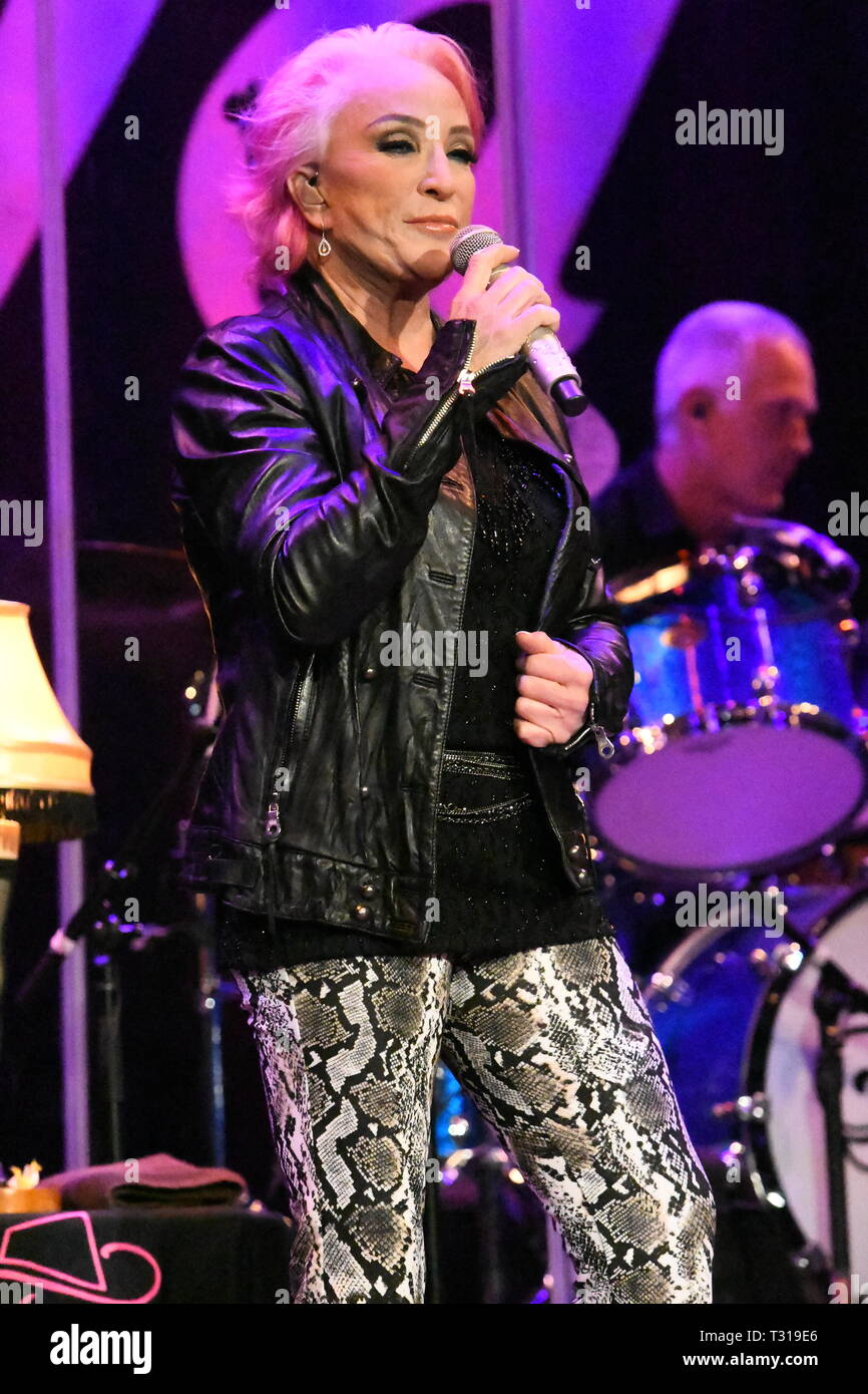 Artiste de musique country Tanya Tucker est montré sur scène pendant un concert en direct de l'apparence. Banque D'Images