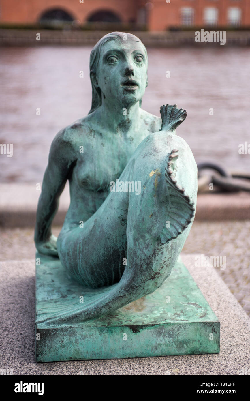Une distribution de Anne Marie Carl-Nielsen's sculpture d'une sirène, datant de 1831, sur les quais de Søren Kierkegaards Plads. Banque D'Images
