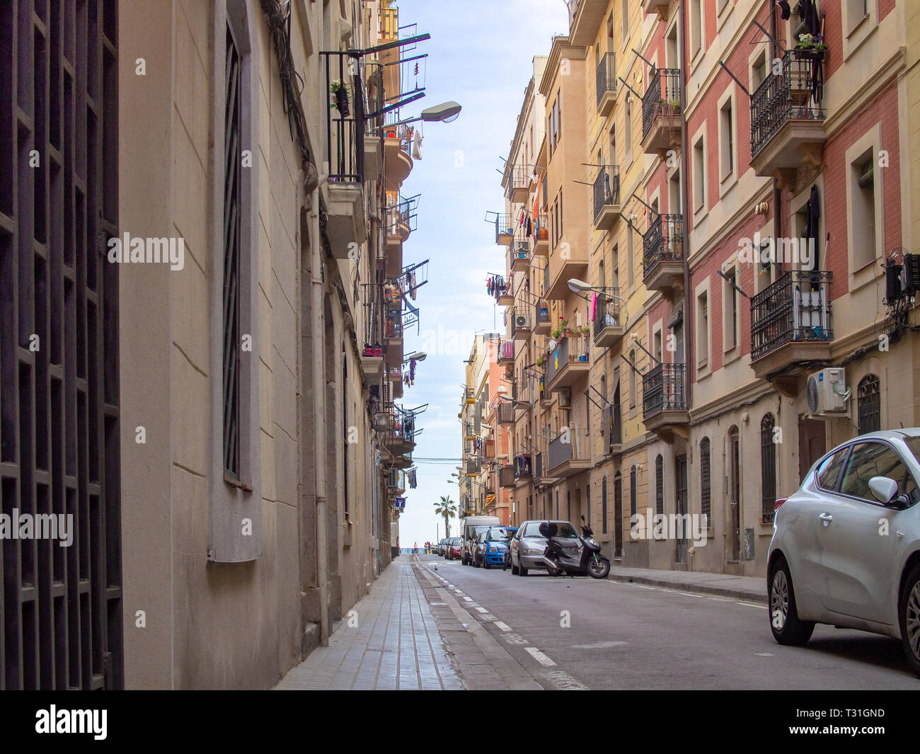Barcelone, Espagne-14 mars 2019 : rue typique de la Barceloneta neighborhood Banque D'Images