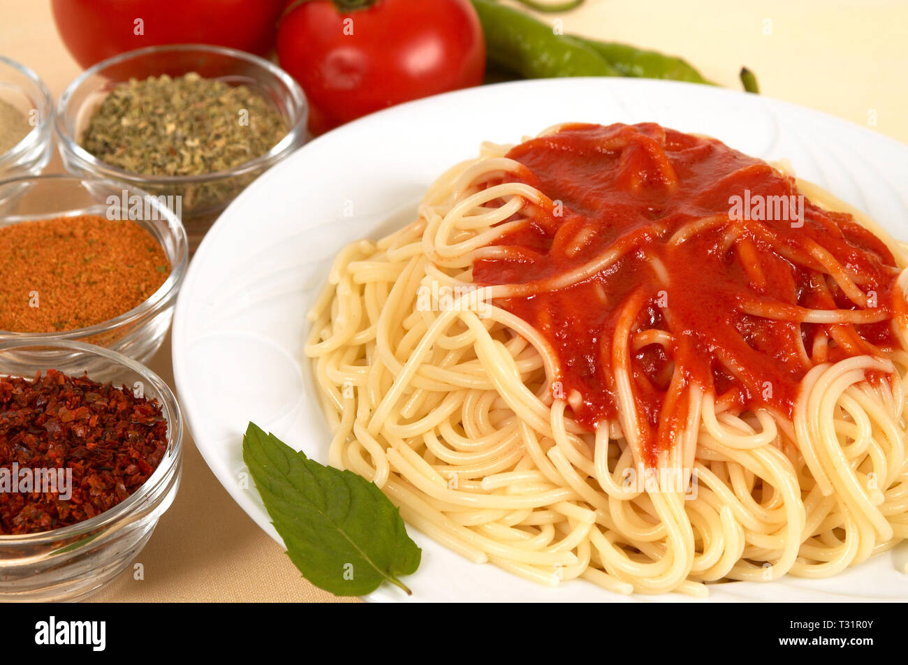 Spaghetti avec du ketchup Banque D'Images