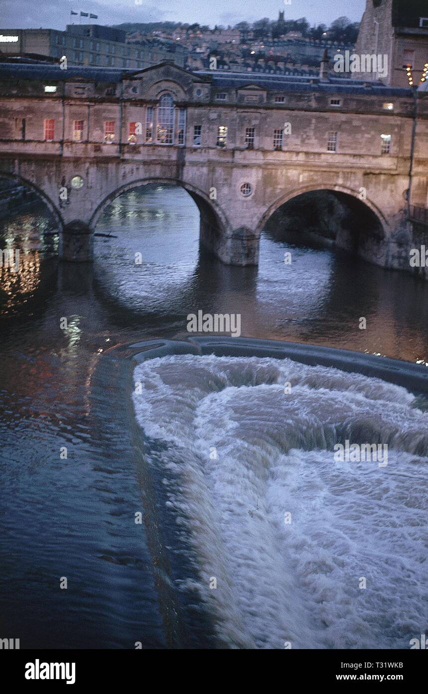 PUENTE PULTENEY-1773-PUENTE CON GALERIA COMERCIAL. Auteur : ROBERT ADAM. Lieu : extérieur. Baignoire. L'Angleterre. Banque D'Images