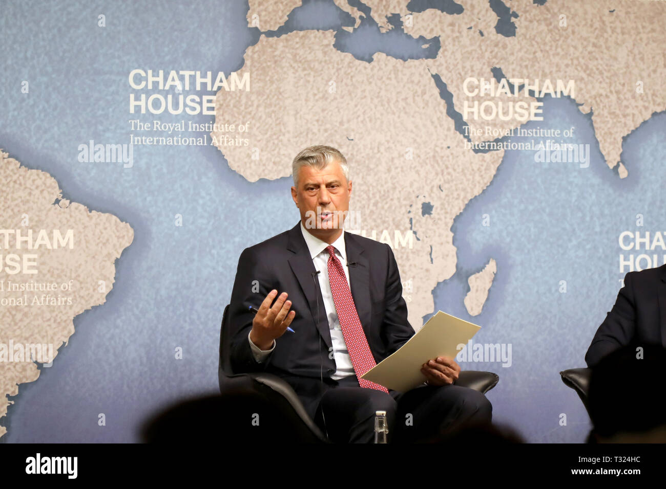 London / UK - 5 Avril 2019 : Président du Kosovo Hashim Thaçi donne une parole sur les relations entre son pays et la Serbie, à Chatham House à Londres Banque D'Images