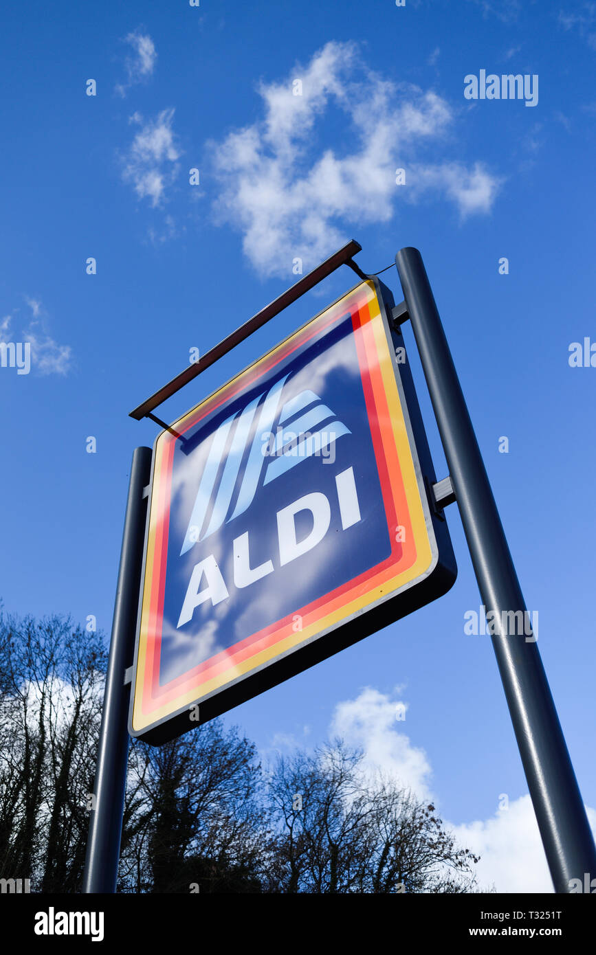 Supermarché Aldi Bakewell dans le Derbyshire Peak District,UK. Banque D'Images