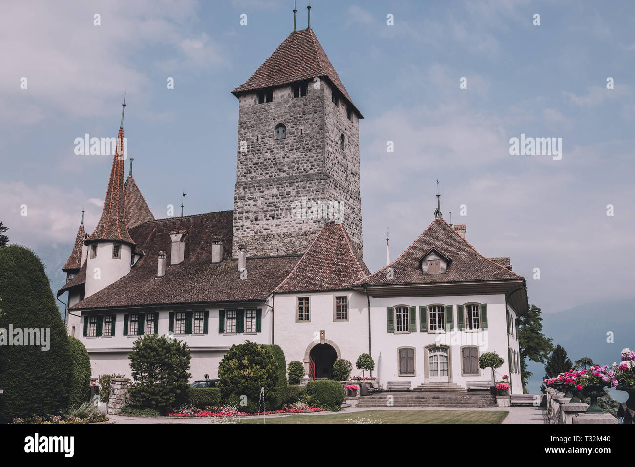 Spiez, Suisse - 24 juin 2017 : vue sur le château de Spiez - living museum et parc, la Suisse, l'Europe. C'est un site du patrimoine suisse de la signif Banque D'Images