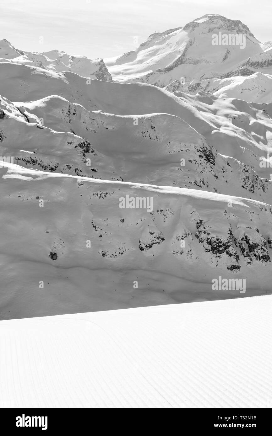 Paysage d'une vue sur les montagnes de surroundin la station de ski de La Plagne en Savoie, de la France, les Alpes Françaises Banque D'Images