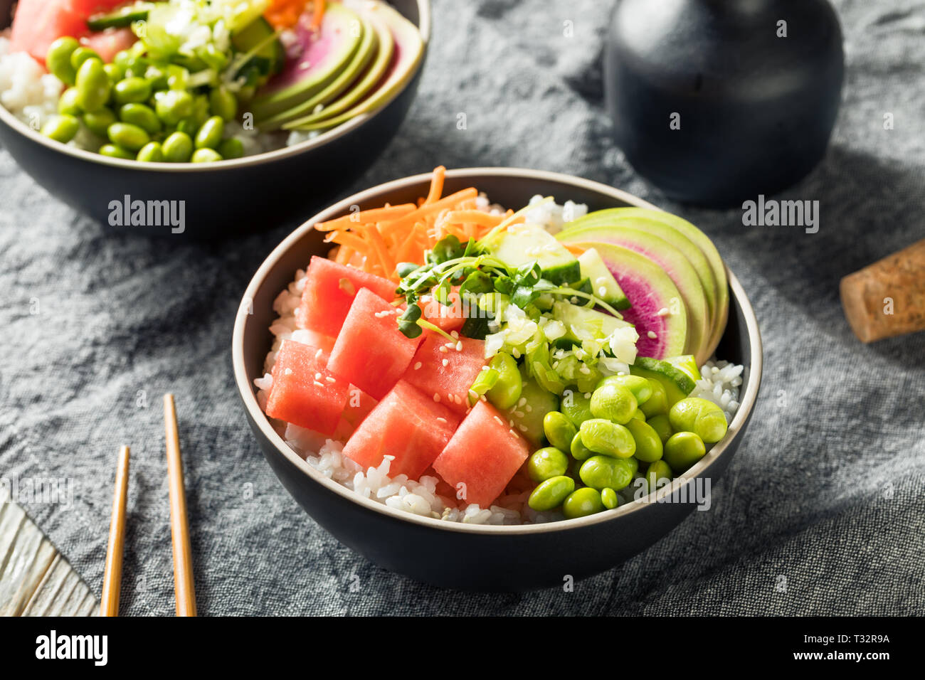 Poke Vegan fait maison avec du riz et de pastèque bol Banque D'Images