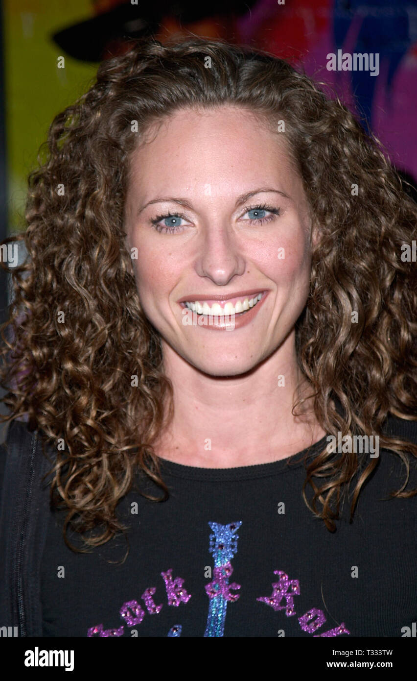 LOS ANGELES, CA. 18 avril 2001 : Survivor II star JERRI MANTHEY au US premiere, à Hollywood, de Crocodile Dundee à Los Angeles. © Paul Smith/Featureflash Banque D'Images