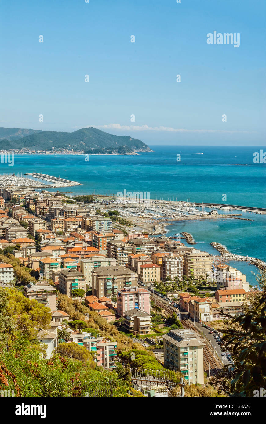 Vue sur Chiavari sur la côte ligurienne, au nord ouest de l'Italie. Banque D'Images