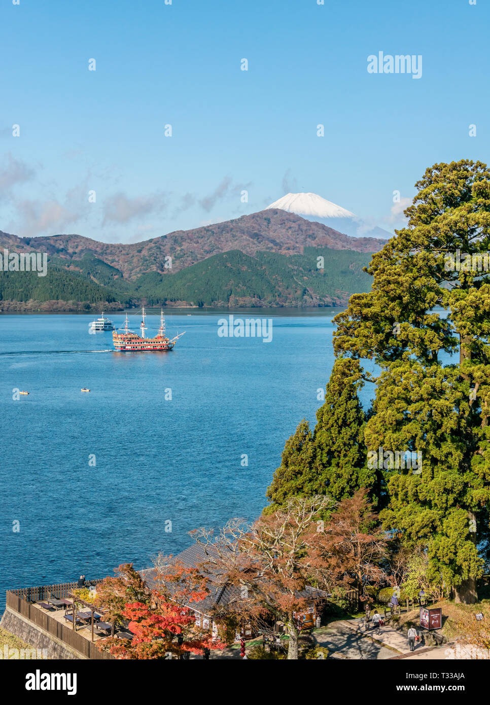 Lac Ashi (Ashinoko) bateau de pirate Royal II avec le Mont Fuji à l'arrière-plan, Hakone, Japon Banque D'Images