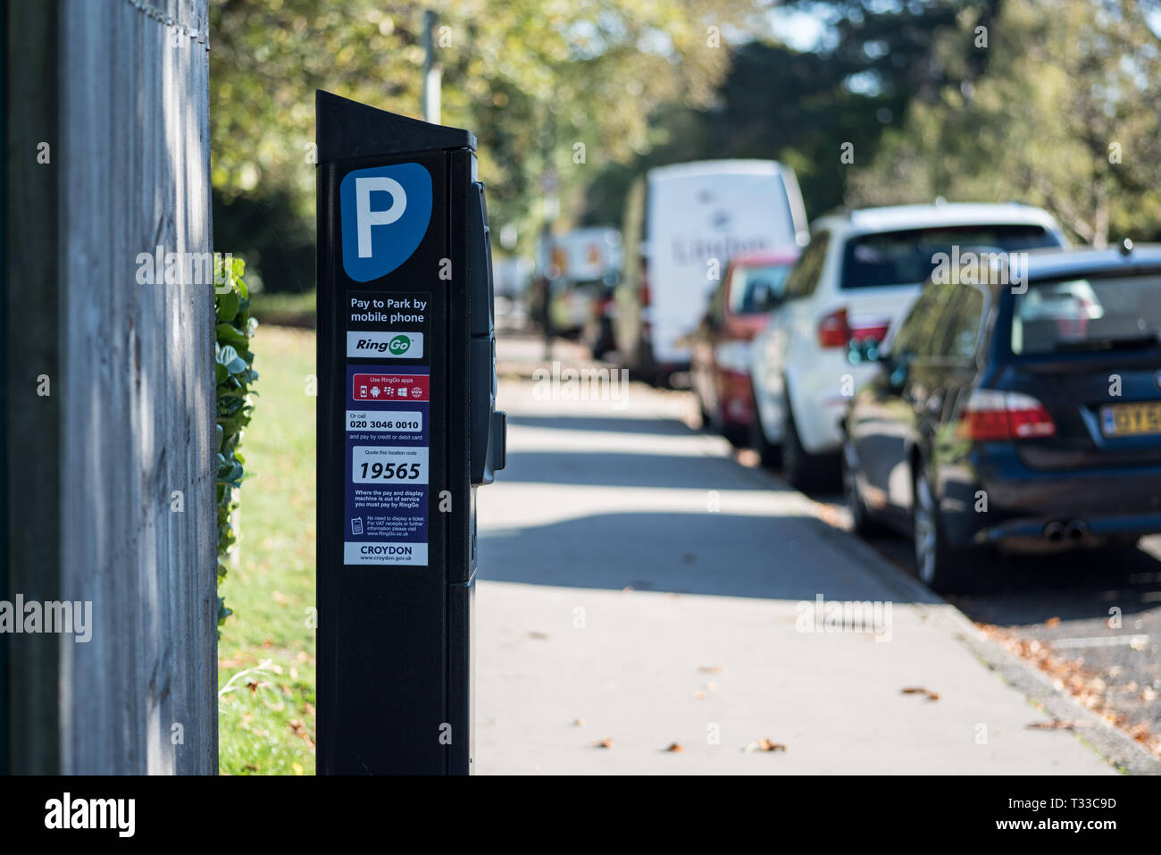 Croydon Council Nouveau Parking Meter Qui Accepte L Argent Comptant Carte Sans Contact Application Mobile Et Modes De Paiement Photo Stock Alamy