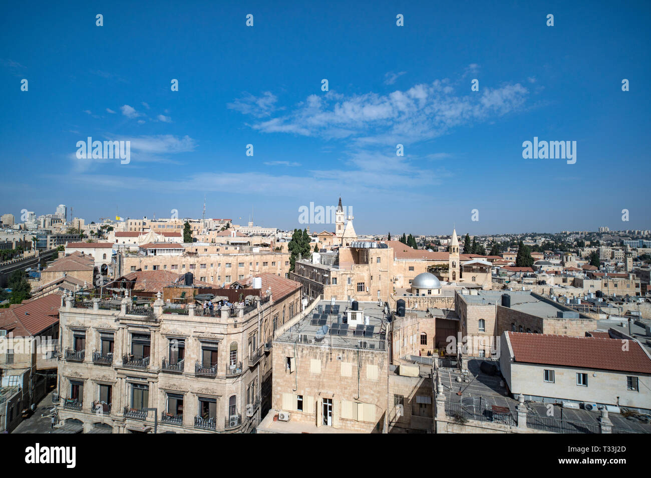 Vue sur les monuments de la vieille ville de Jérusalem, Israël. Visiter Jérusalem, visites et excursions. Ville ancienne tourné sur beau jour ensoleillé en été. Ar urbaine Banque D'Images