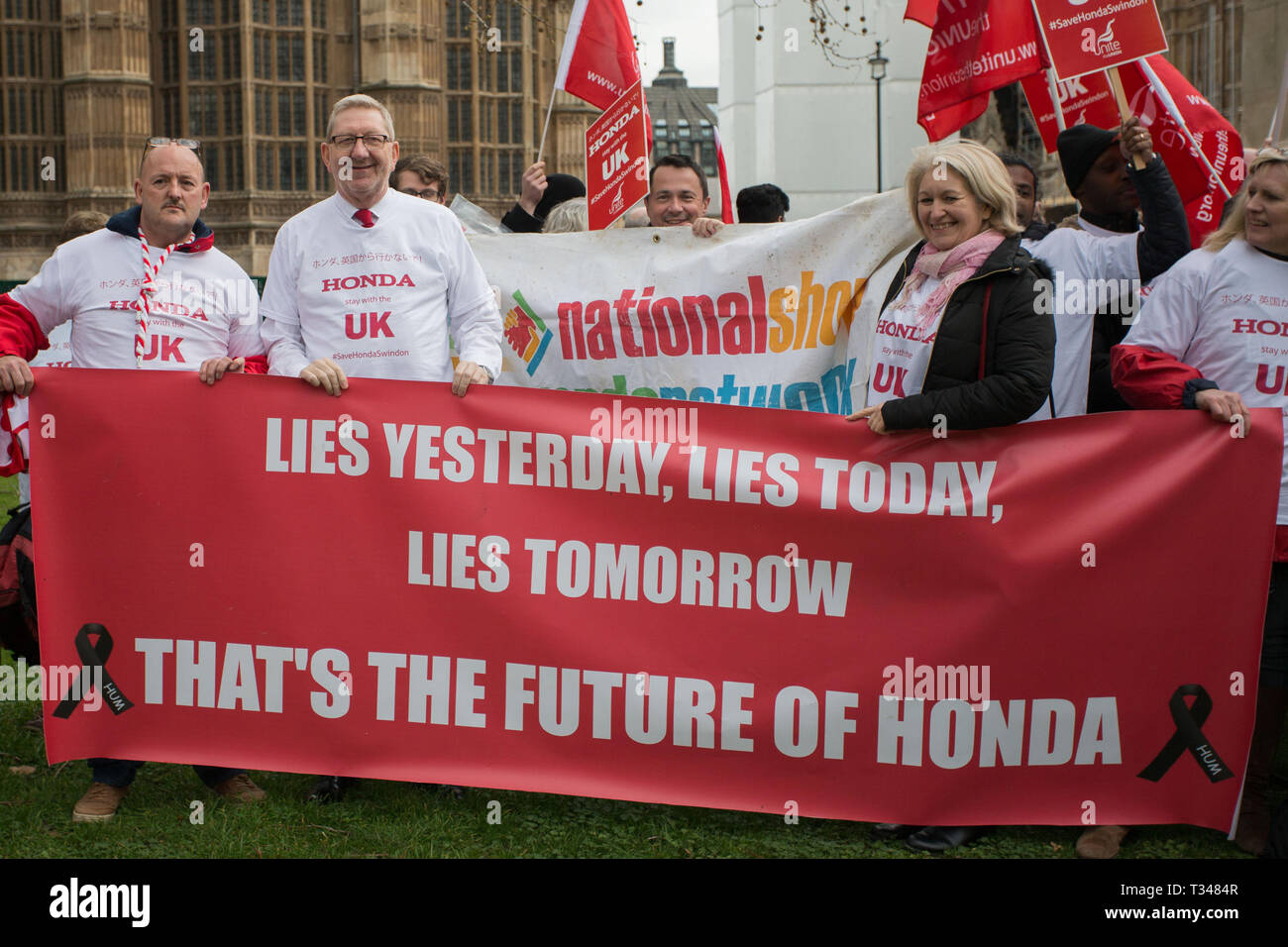 Les travailleurs de Honda et des représentants syndicaux, au Parlement dans le cadre de leur campagne pour sauver des emplois dans la région de Swindon. Le plan du groupe à des pressions auprès des politiciens et de rencontrer les députés. Ils espèrent une question sera soulevée lors de questions au premier ministre si la question reste à l'ordre du jour politique. Avec : Len où McClusky : London, Royaume-Uni Quand : 06 mars 2019 Credit : Wheatley/WENN Banque D'Images