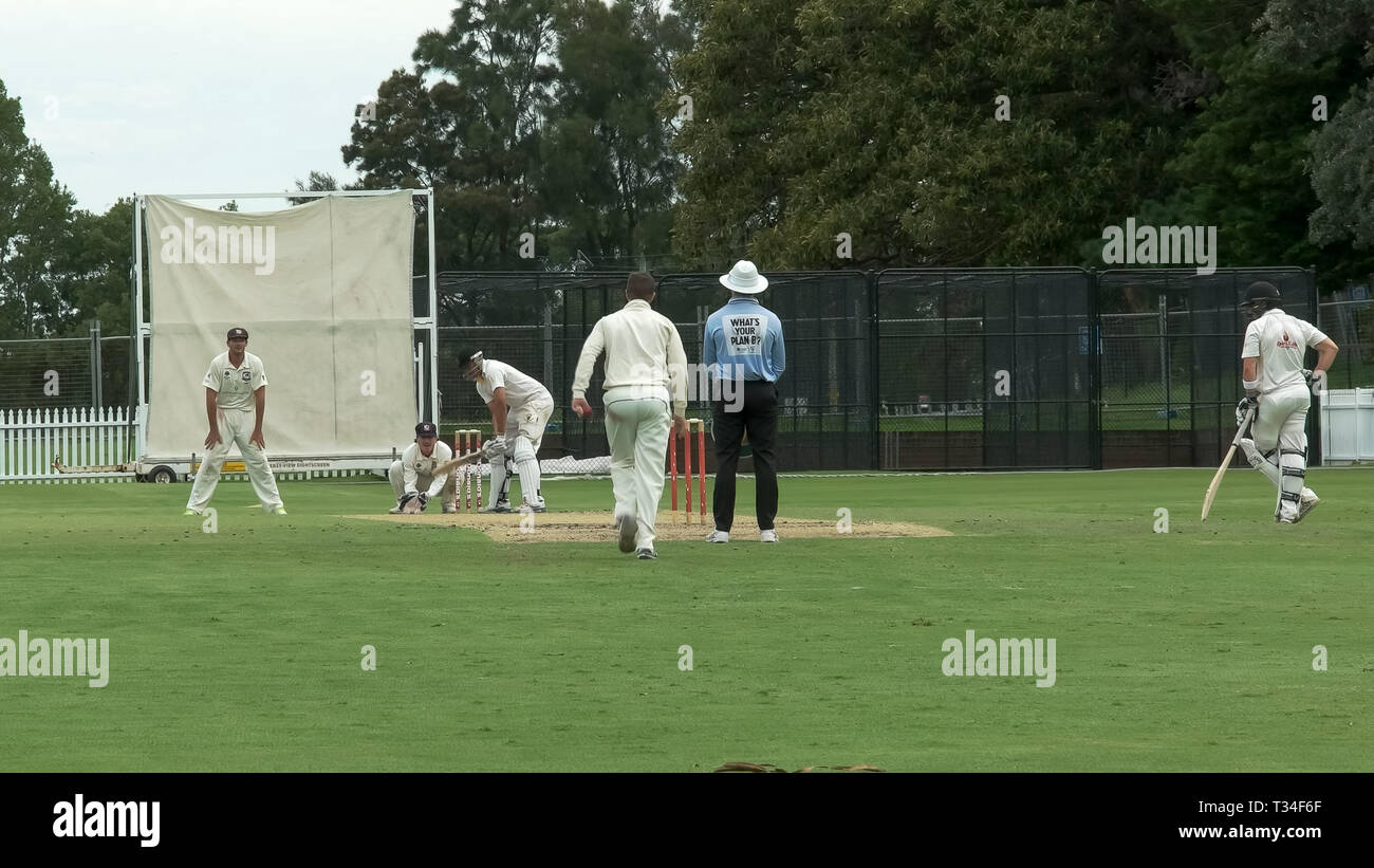 SYDNEY, AUSTRALIE - 31 janvier 2016 : un batteur face à un joueur de spin dans un jeu de cricket de Sydney Banque D'Images