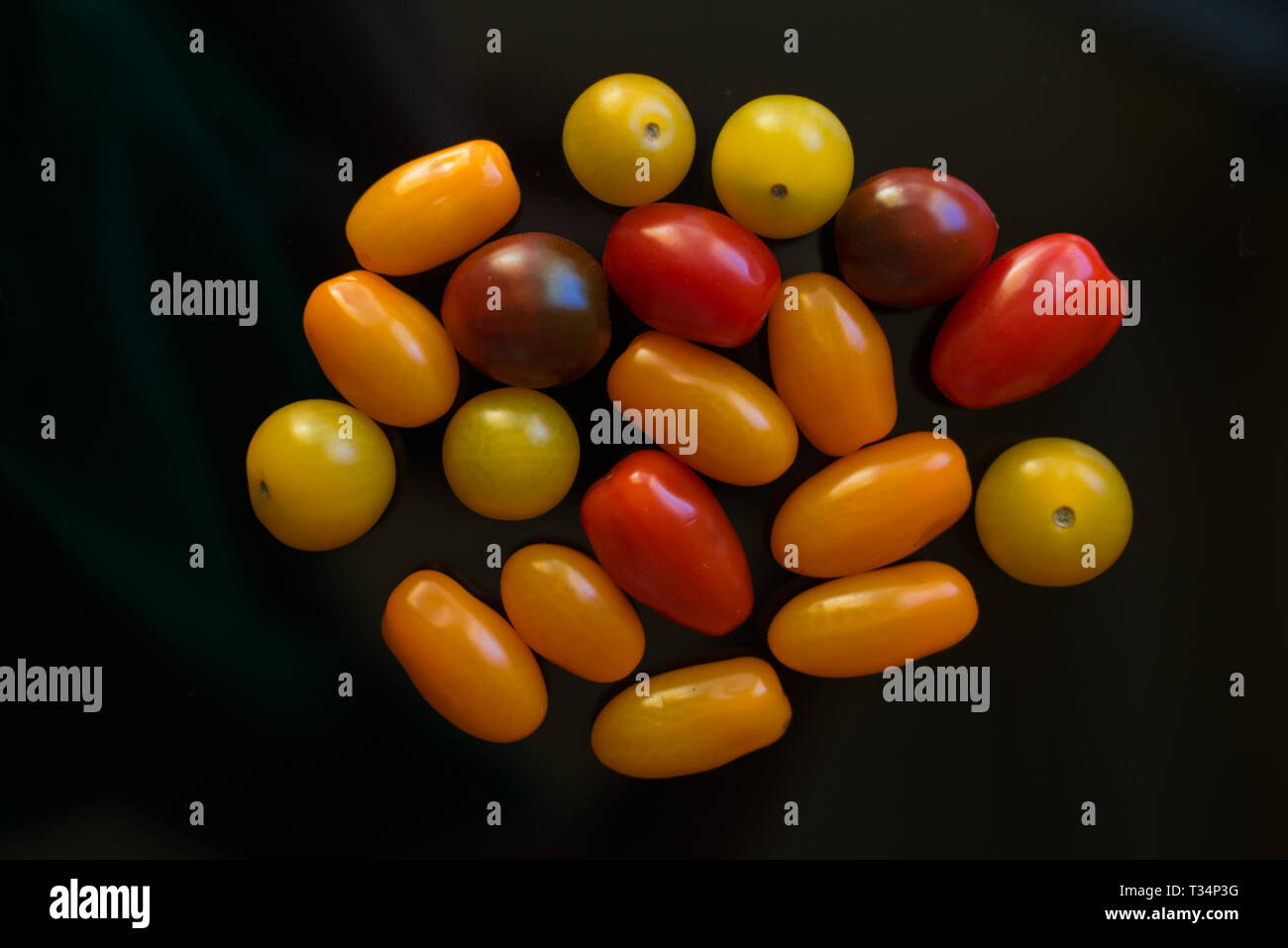 Multi-couleur bébé et tomates italiennes Banque D'Images