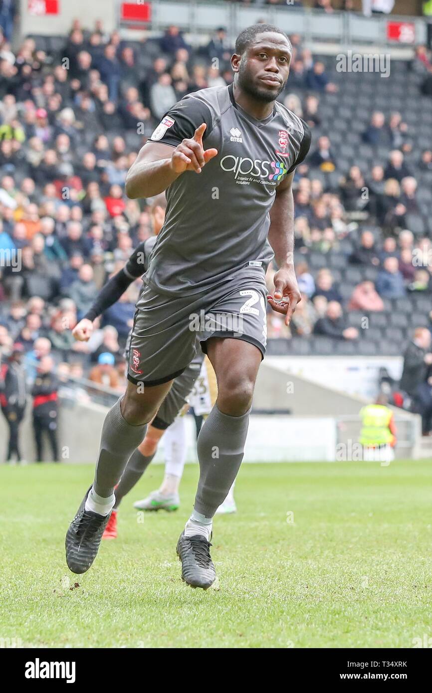 Milton Keynes, Royaume-Uni. 6ème Apr 2019.Milton Keynes, Royaume-Uni. 6e, 2019Avr John Akinde célèbre après avoir marqué de Lincoln City, à prendre l'initiative d'en faire 1 - 0 contre MK Dons, au cours de la Sky Bet League 2 Correspondance entre MK Dons et Lincoln City à Stade MK, Milton Keynes le samedi 6 avril 2019. (Crédit : John Cripps | MI News) usage éditorial uniquement, licence requise pour un usage commercial. Aucune utilisation de pari, de jeux ou d'un seul club/ligue/dvd publications. Photographie peut uniquement être utilisé pour les journaux et/ou à des fins d'édition de magazines. Crédit : MI News & Sport /Alamy Live News Banque D'Images