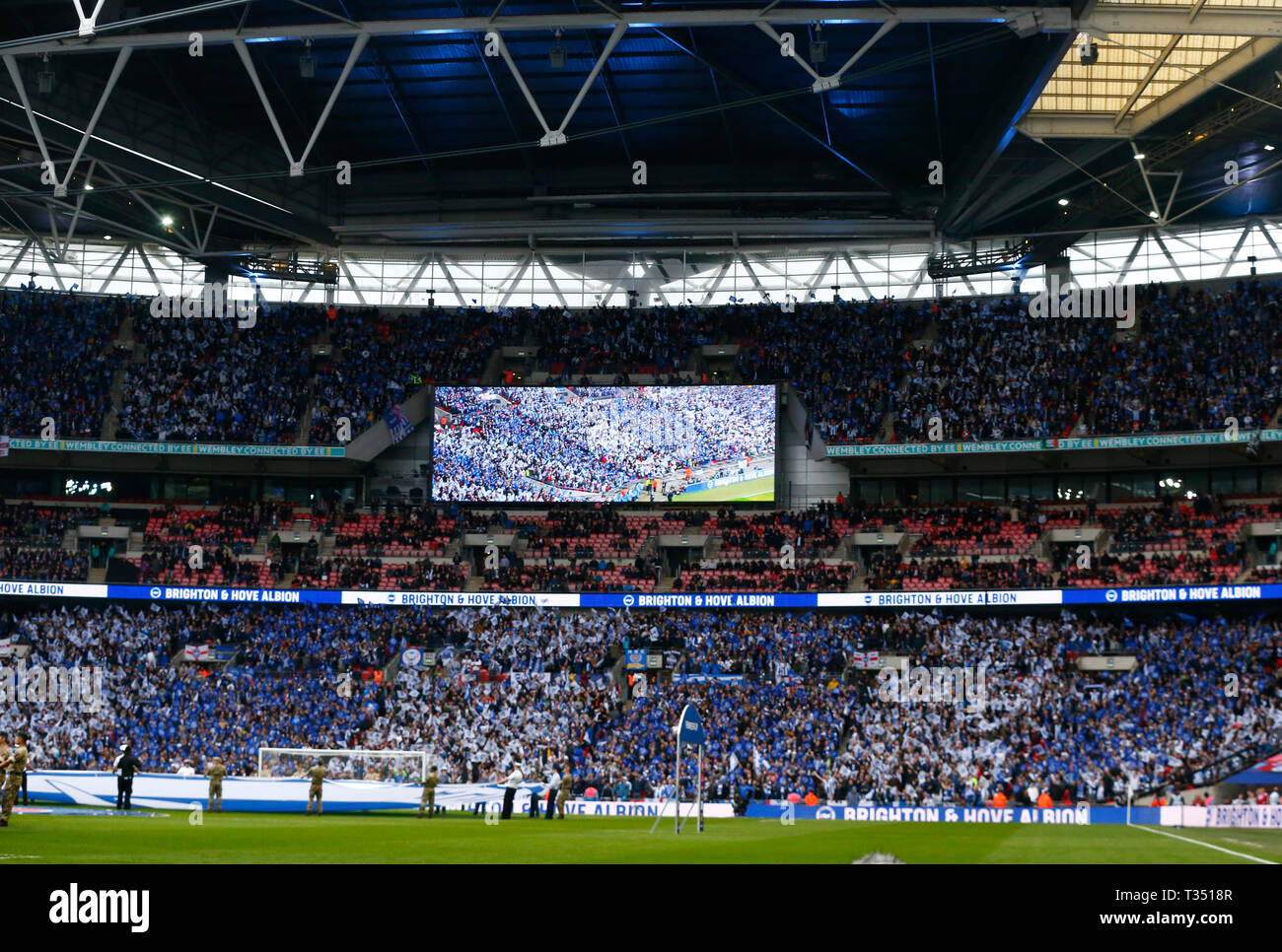 Londres, Royaume-Uni. 06 avr, 2019. Fans de Brighton au cours de la FA Cup match demi-finale unis entre Manchester City et Brighton & Hove Albion au stade de Wembley, Londres, Royaume-Uni le 06 avril 2019. Action Crédit : Foto Sport/Alamy Live News Banque D'Images