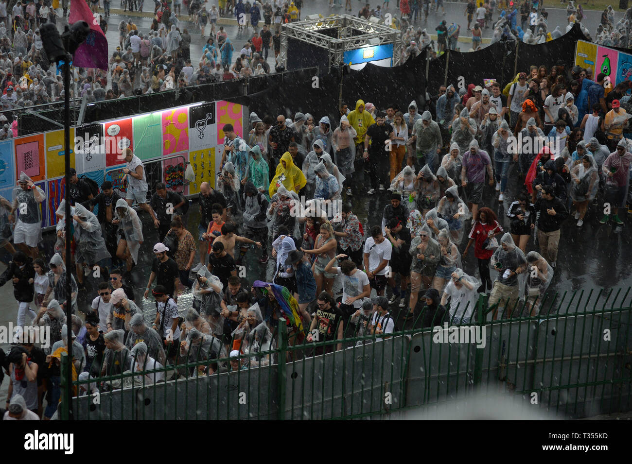 Sao Paulo, Brésil. 06 avr, 2019. Festival Lollapalooza 2019 est interrompue et les stades sont supprimées en raison de la forte possibilité de pluie, le vent, la pluie, qui a eu lieu à l'Autodrome de Interlagos à São Paulo le Samedi, 06. Brésil : Crédit Photo Presse/Alamy Live News Banque D'Images