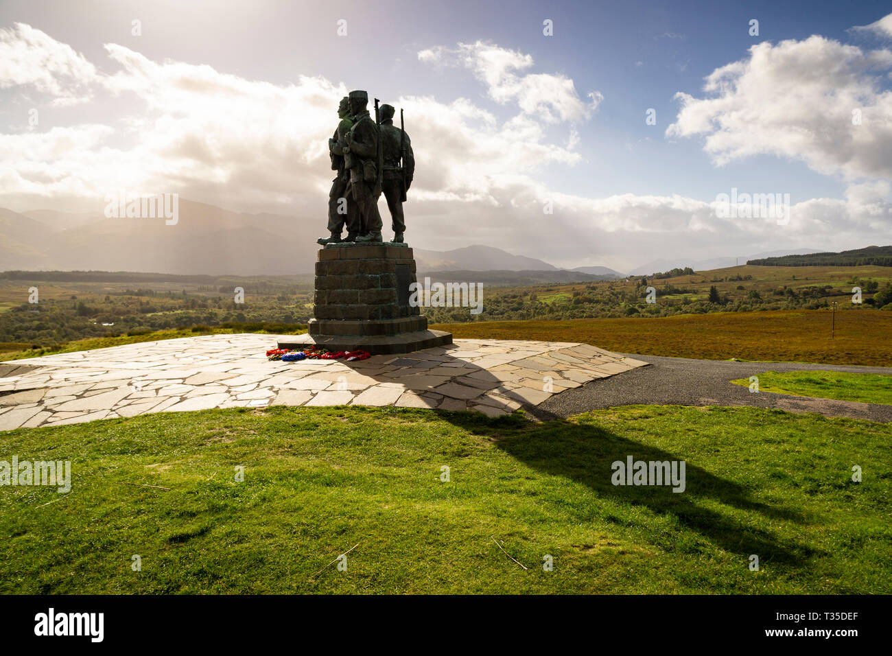 Le Mémorial Commando à Spean Bridge en Ecosse, avec Ben Nevis en arrière-plan. Banque D'Images
