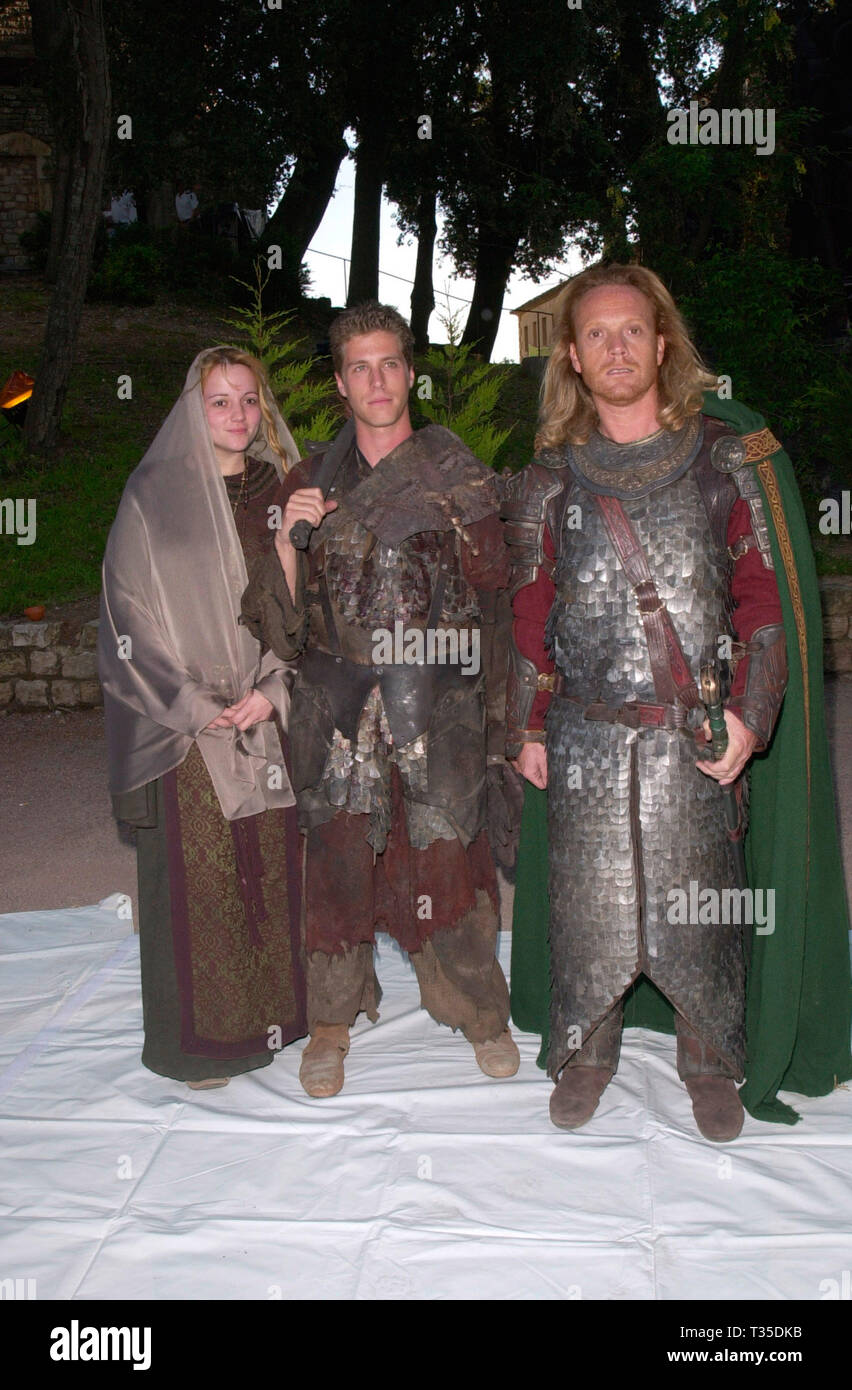 CANNES, FRANCE. 13 mai 2001 : définition et caractères pour partie à promouvoir nouveau film Le Seigneur des Anneaux. La fête a eu lieu dans la cité médiévale Chateau de Castellaras à Mougins. © Paul Smith/Featureflash Banque D'Images