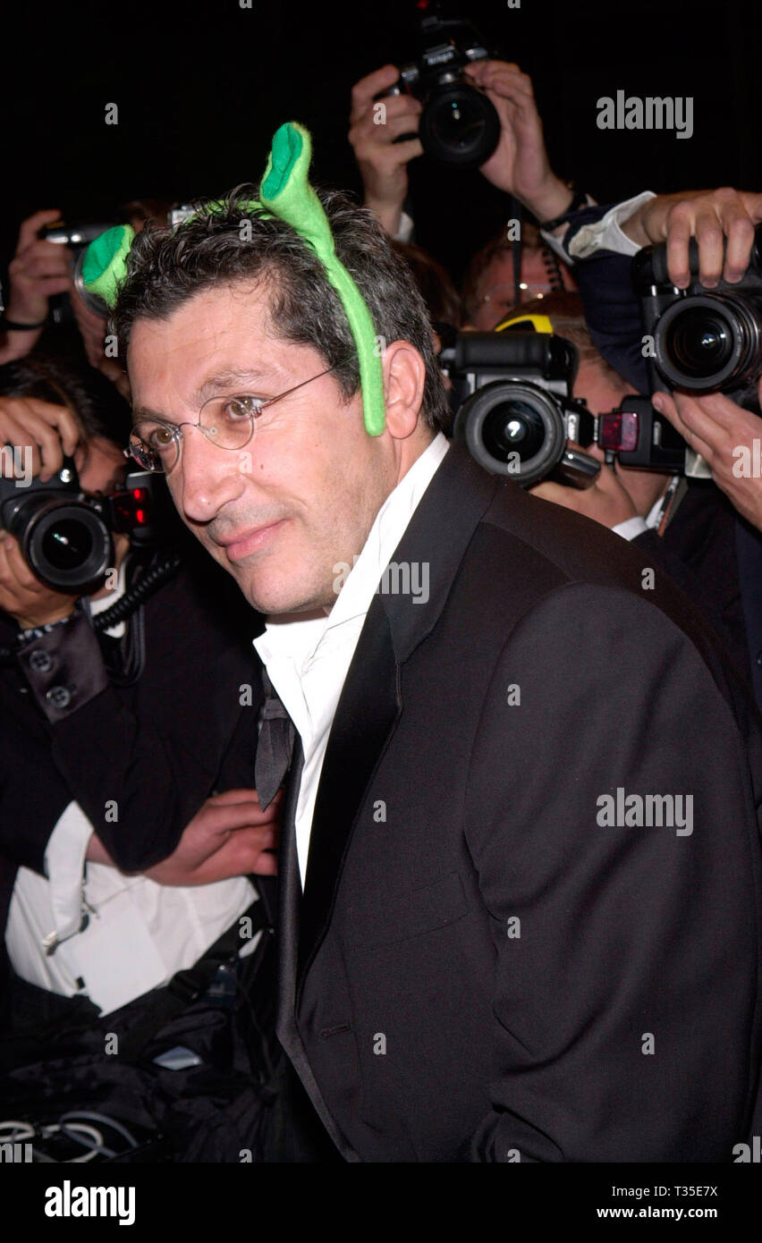 CANNES, FRANCE. 12 mai 2001 : Directeur Alain Chabat à la première de son film Shrek au Festival de Cannes. © Paul Smith/Featureflash Banque D'Images