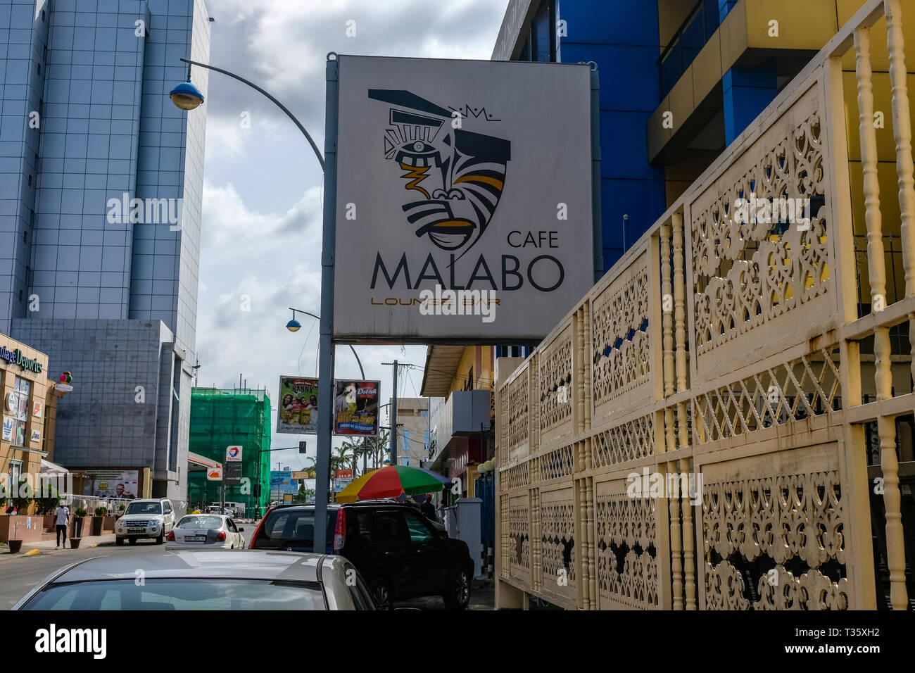 Un écriteau 'Cafe Malabo' dans le centre-ville de la capitale de la Guinée équatoriale Banque D'Images