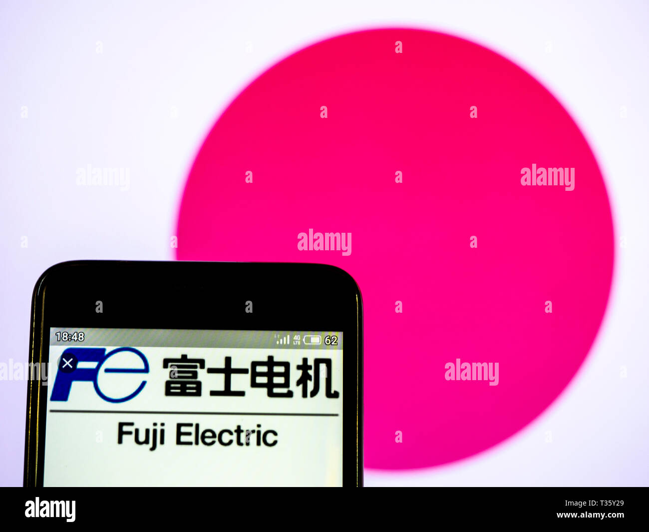 Sur cette photo, l'illustration a Fuji Electric Co, Ltd vu le logo affiché sur un téléphone intelligent. Banque D'Images