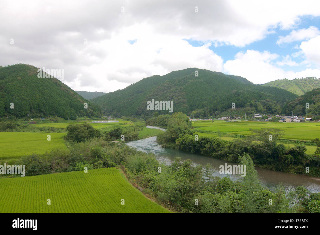 Vue panoramique sur la magnifique vallée de Nakatosa zone sur l'île de Shikoku au Japon Banque D'Images