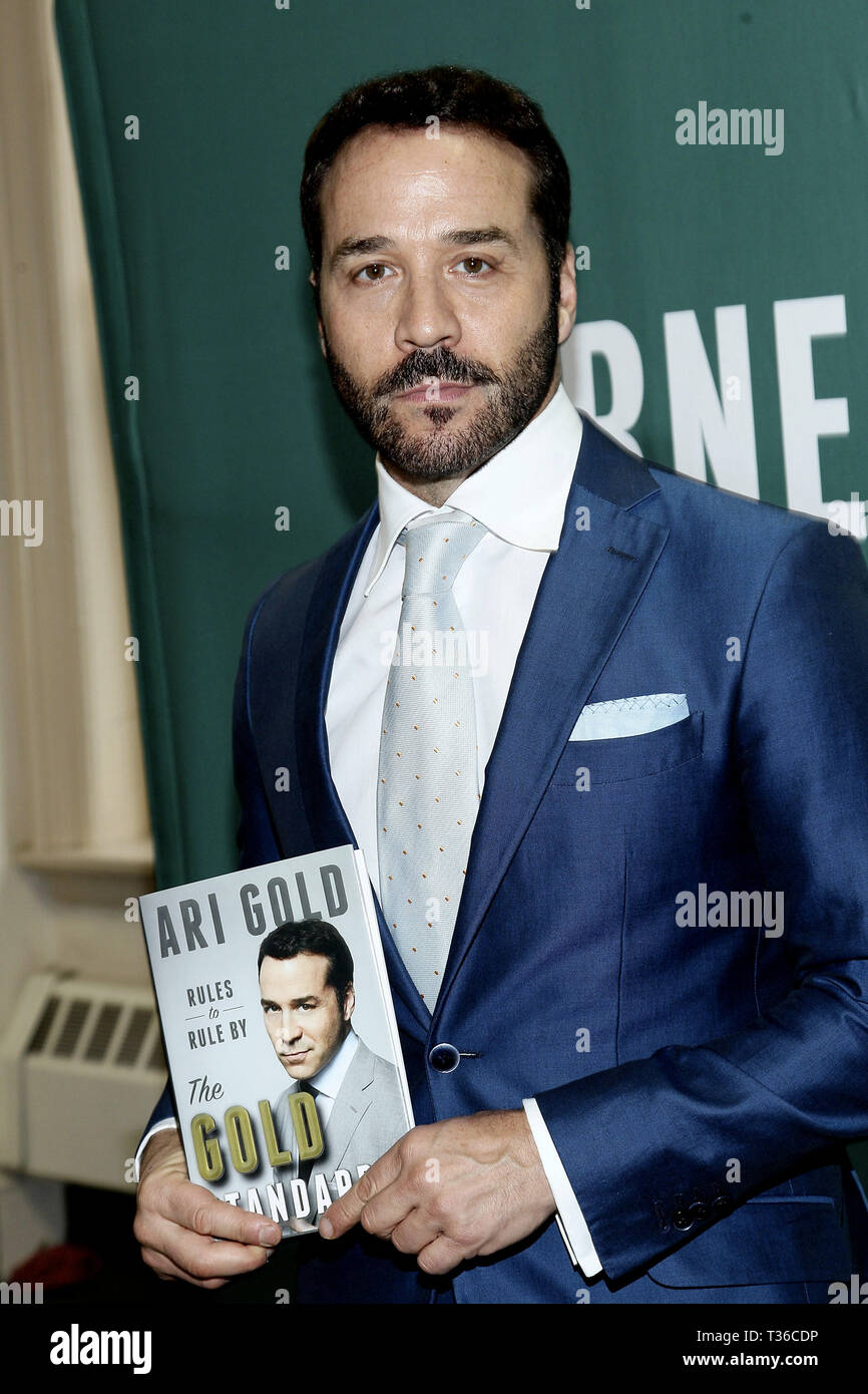 New York USA. 12 mai 2015. Jeremy Piven en caract re comme Ari