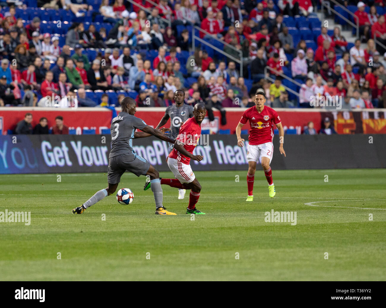 Harrison, NJ - 6 Avril 2019 : Ike Opara (3) du Minnesota United FC pendant les match contre les Red Bulls MLS au Red Bull Arena Minnesota 2-1 Banque D'Images