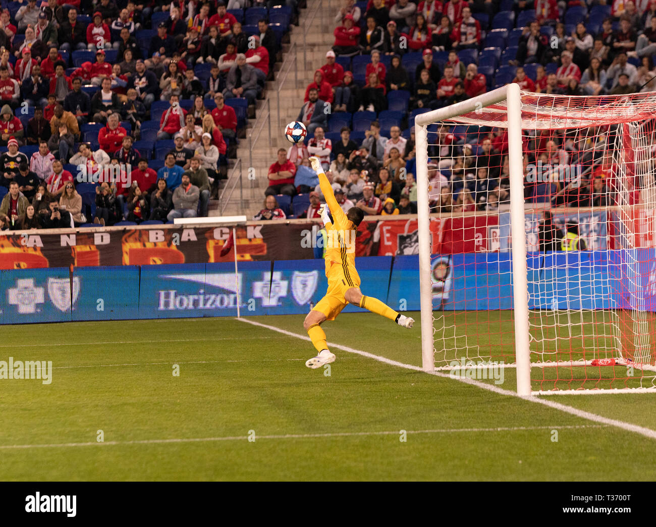 Harrison, NJ - 6 Avril 2019 : gardien Mathias Jorgensen (1) du Minnesota United FC enregistre pendant les match contre les Red Bulls MLS au Red Bull Arena Minnesota 2-1 Banque D'Images