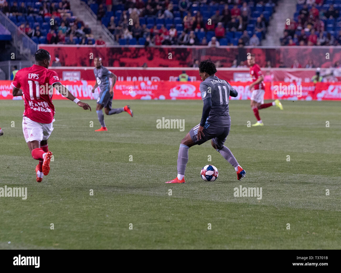 Harrison, NJ - 6 Avril 2019 : Romain Metanire (19) du Minnesota United FC contrôle ball pendant les match contre MLS Red Bulls au Red Bull Arena Minnesota 2-1 Banque D'Images