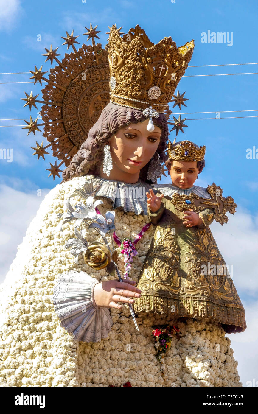 Espagne Valence Virgen de los Desamparados sur la place pendant Las Fallas festival Banque D'Images