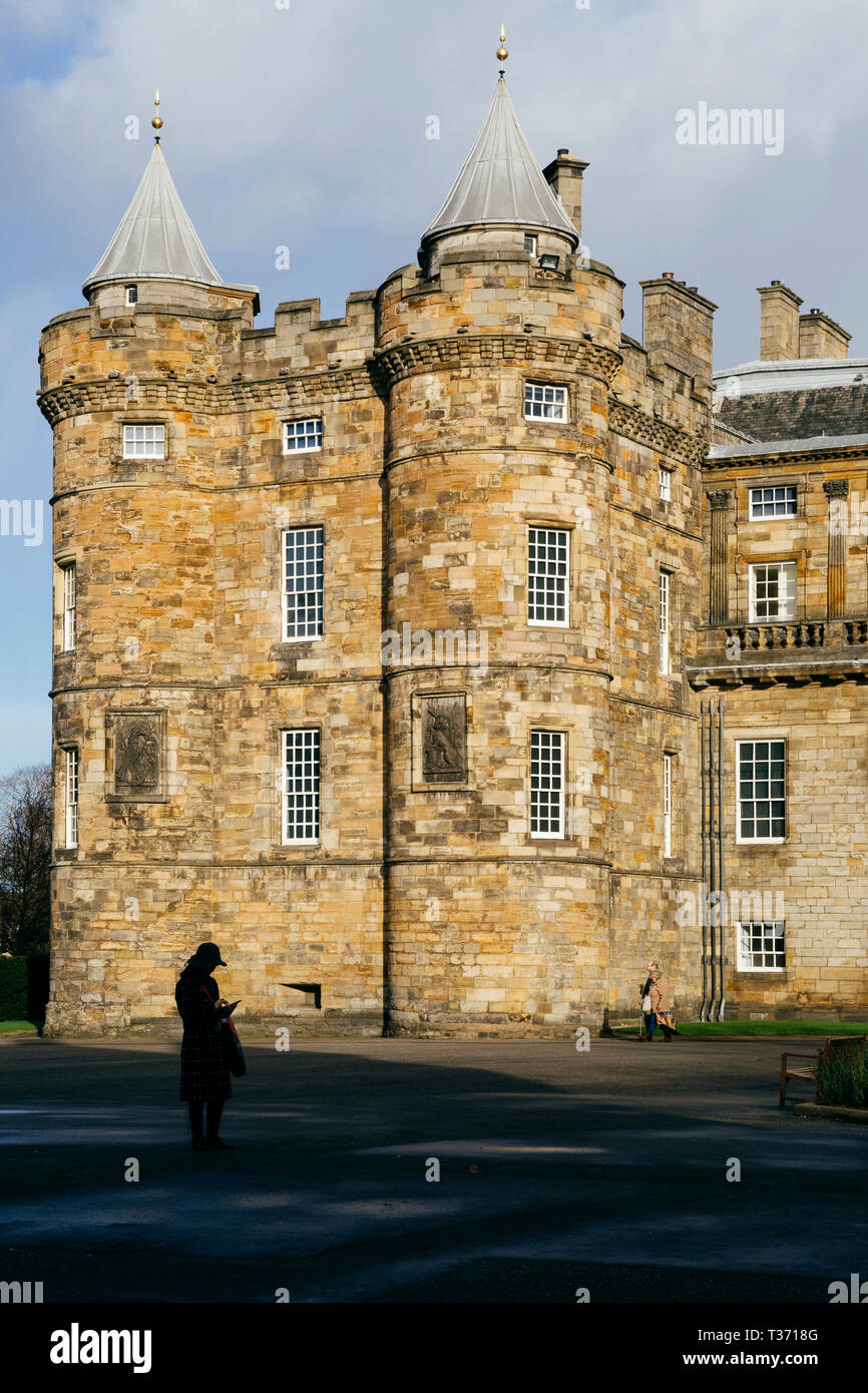 Edimbourg (Ecosse) - placé dans le Royal Mile, le palais de Holyroodhouse est la résidence officielle de la monarchie en Ecosse Banque D'Images