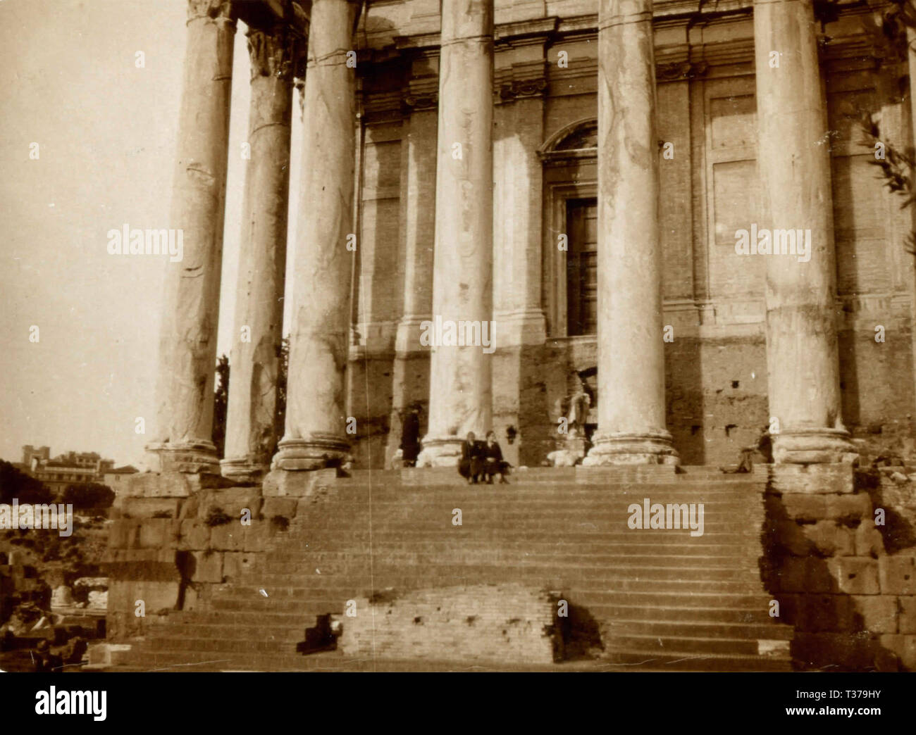 Les touristes à l'intérieur du Forum Romain, Rome, Italie 1920 Banque D'Images