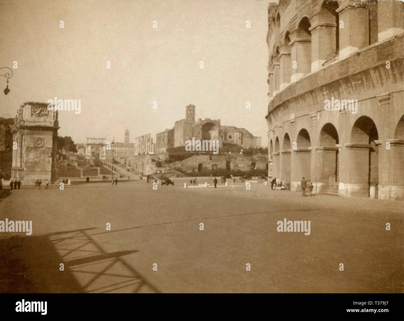 Vue sur le Colisée et Arc de Constantin, Rome, Italie 1920 Banque D'Images