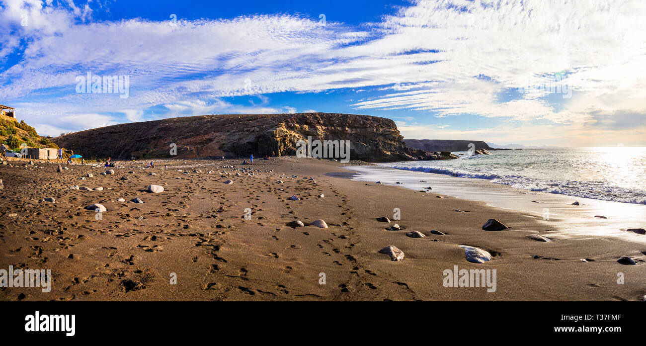 Sable noir, mer et falaises uniques à Ajuy,village,Espagne Fuerteventura Banque D'Images