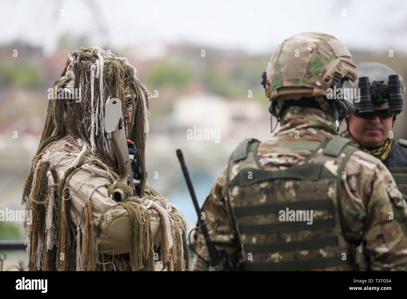 Bucarest, Roumanie - Avril 7, 2019 Des soldats des forces spéciales roumaines : prendre part à une cérémonie militaire. Banque D'Images