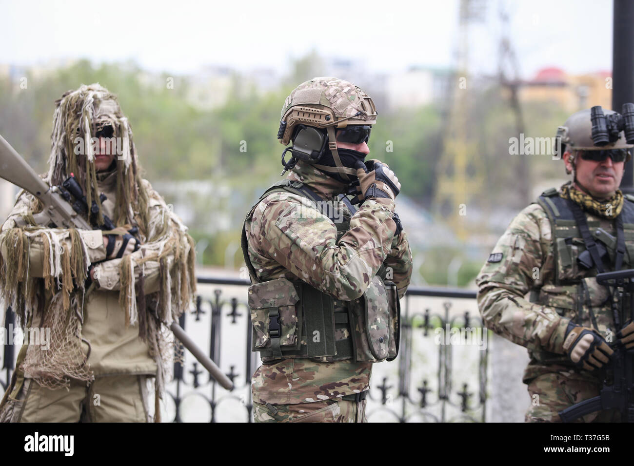 Bucarest, Roumanie - Avril 7, 2019 Des soldats des forces spéciales roumaines : prendre part à une cérémonie militaire. Banque D'Images