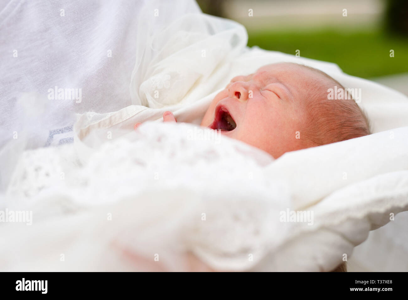 Bebe Nouveau Ne Dans Son Manteau Bebe A L Hopital Apres L Accouchement La Literie Pour Enfants La Sieste Dans Le Lit Petit Enfant En Bonne Sante Peu Apres La Naissance Photo Stock Alamy